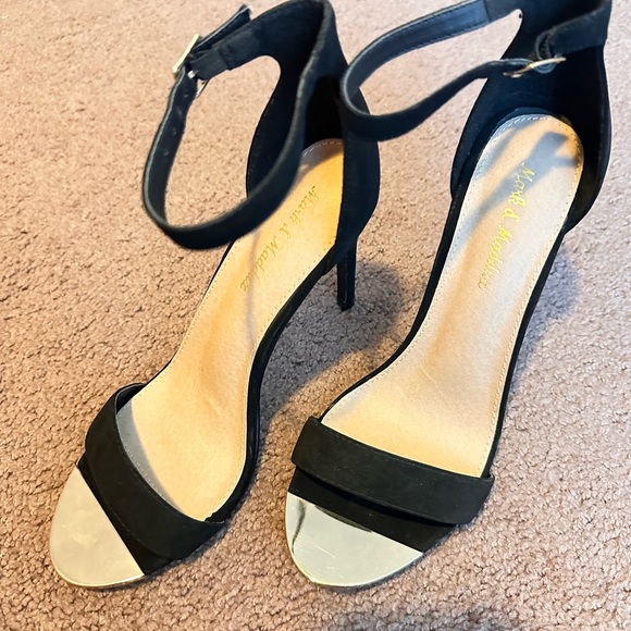 Mark and Maddux Black Ankle Strap High Heels - size 7.5 - Picture 2 of 6